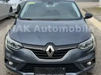Gebraucht Renault Mégane LIMITED 132 PS (97 kW) 2018 Blau Limousine