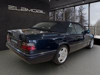 Gebraucht Mercedes E220 AMG 150 PS (110 kW) 1997 Blau Cabrio