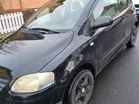 Gebraucht VW Fox 54 PS (39 kW) 2008 Schwarz Kleinwagen