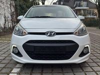 Gebraucht Hyundai i10 Trend 67 PS (49 kW) 2015 Weiß Kleinwagen