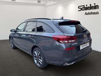 Gebraucht Hyundai i30 Advantage 140 PS (102 kW) 2024 Ecotronic grey / mic Kombi