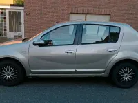 Używany Dacia Sandero 90 KM (66 kW) 2011 Beżowy Sedan/Limuzyna