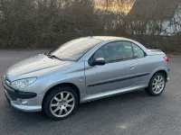Gebraucht Peugeot 206 CC 136 PS (100 kW) 2001 Silber Cabrio