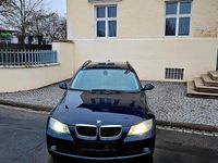 Gebraucht BMW 320 177 PS (130 kW) 2008 Blau Kombi