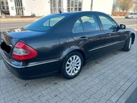 Gebraucht Mercedes E220 Elegance 170 PS (125 kW) 2007 Schwarz Limousine