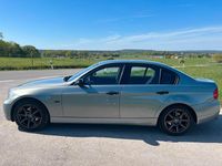 Gebraucht BMW 320 150 PS (110 kW) 2006 Silber Limousine