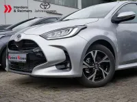 Neu Toyota Yaris Hybrid 116 PS (85 kW) 2025 Silber Kleinwagen