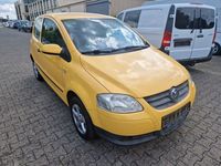 Gebraucht VW Fox Basis 54 PS (39 kW) 2008 Gelb Kleinwagen