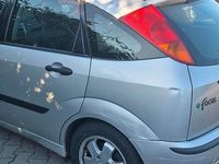 Gebraucht Ford Focus 101 PS (74 kW) 2002 Silber Limousine