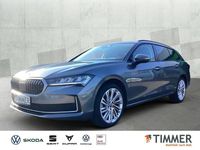 Neu Skoda Superb Selection 150 PS (110 kW) 2026 Grau Kombi