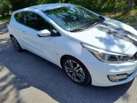 Gebraucht Kia Ceed Spirit 135 PS (99 kW) 2013 Weiß Kleinwagen