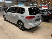 Gebraucht VW Touran Highline 150 PS (110 kW) 2023 Silber Van / Kleinbus