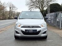 Gebraucht Hyundai i10 Edition 69 PS (50 kW) 2012 Silber Kleinwagen