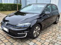 Gebraucht VW e-Golf 100 kW (136 PS) 2019 Deep black perleffekt Kleinwagen