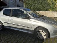 Gebraucht Peugeot 206 Tendance 75 PS (55 kW) 2003 Silber Limousine