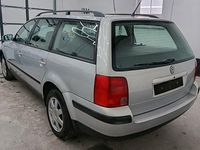 Usata VW Passat 101 CV (74 kW) 2000 Grigio Berlina