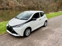 Gebraucht Toyota Aygo 69 PS (50 kW) 2016 Weiß Kleinwagen