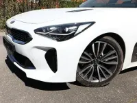 Gebraucht Kia Stinger GT-Line 200 PS (147 kW) 2018 Snow white pearl snow white pearl Kleinwagen