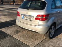 Gebraucht Mercedes B180 109 PS (80 kW) 2011 Silber Van / Kleinbus