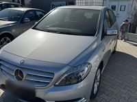 Gebraucht Mercedes B180 122 PS (89 kW) 2013 Silber Van / Kleinbus