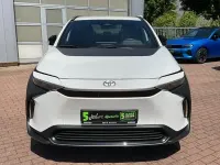 Gebraucht Toyota bZ4X Basis 150 kW (204 PS) 2023 Platinum white pearl mc. SUV