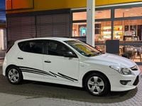 Gebraucht Hyundai i30 109 PS (80 kW) 2011 Weiß Kleinwagen