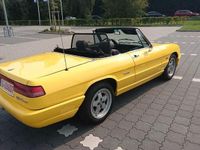 Gebraucht Alfa Romeo Spider 120 PS (88 kW) 1992 Gelb Cabrio
