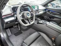Neu BMW 550e Sport Line 489 PS (359 kW) 2026 Sophistograu brillanteffekt me Limousine