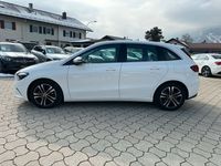 Gebraucht Mercedes B200 Progressive 163 PS (119 kW) 2023 Unilack polarweiß Kleinwagen