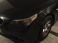 Gebraucht BMW 523 177 PS (130 kW) 2005 Schwarz metallic Limousine