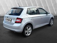 Gebraucht Skoda Fabia Ambition 110 PS (80 kW) 2015 Silber Limousine