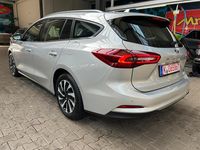 Gebraucht Ford Focus 125 PS (91 kW) 2024 Silber Kombi