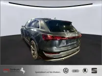 Gebraucht Audi e-tron Ambiente 369 kW (503 PS) 2023 Daytona gray pearl effect SUV