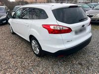 Gebraucht Ford Focus 103 PS (75 kW) 2014 Weiß Kombi