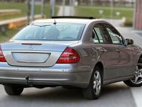 Usata Mercedes E220 150 CV (110 kW) 2003 Argento Berlina
