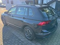 Gebraucht VW Tiguan Life 131 PS (96 kW) 2022 Grau SUV