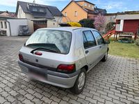 Gebraucht Renault Clio 58 PS (42 kW) 1996 Silber Kleinwagen