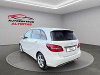 Gebraucht Mercedes B180 Style 122 PS (89 kW) 2016 Weiß Van / Kleinbus