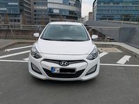 Gebraucht Hyundai i30 Edition 99 PS (72 kW) 2014 Weiß Limousine