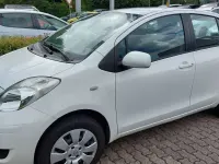 Gebraucht Toyota Yaris 69 PS (50 kW) 2009 Weiß Kleinwagen