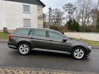 Gebraucht VW Passat Highline 150 PS (110 kW) 2015 Braun Kombi