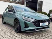 Neu Hyundai i20 Blackline 90 PS (66 kW) 2026 Mangrove green Kleinwagen