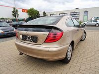 Gebraucht Mercedes C220 143 PS (105 kW) 2002 Beige Coupé