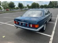 Używany Mercedes E420 218 KM (160 kW) 1986 Niebieski Sedan/Limuzyna