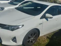 Gebraucht Toyota Auris Hybrid Edition 99 PS (72 kW) 2013 Weiß Limousine