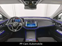 Używany Mercedes E200 204 KM (150 kW) 2024 Srebrny Sedan/Limuzyna