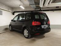 Second-hand VW Touran 105 CP (77 kW) 2014 Negru Monovolum