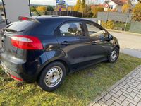 Używany Kia Rio 86 KM (63 kW) 2014 Niebieski Sedan/Limuzyna