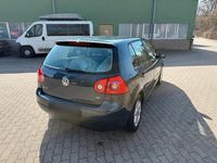 Usata VW Golf V 101 CV (74 kW) 2005 Blu Utilitaria