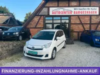 Gebraucht Toyota Verso-S Life 99 PS (72 kW) 2011 Weiß Van / Kleinbus